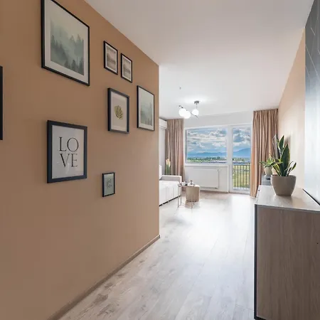 Mohost Noblesse - Chic Urban Retreat Apartment Brasov