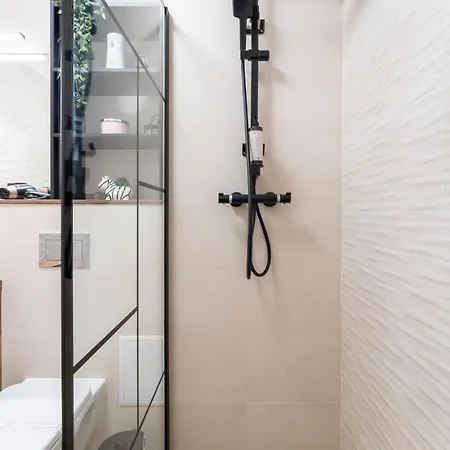 Mohost Noblesse - Chic Urban Retreat * בראשוב