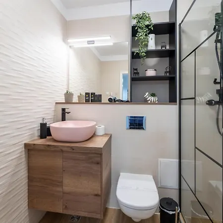 Mohost Noblesse - Chic Urban Retreat