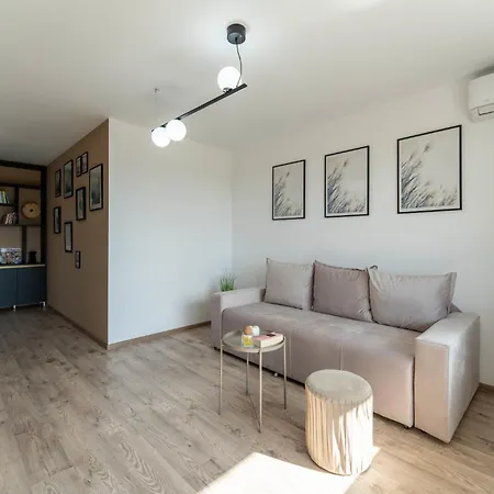 Mohost Noblesse - Chic Urban Retreat Apartment *