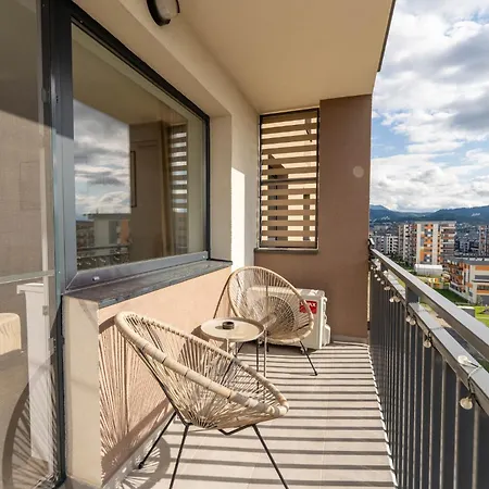 Mohost Noblesse - Chic Urban Retreat *