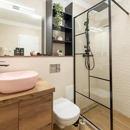 Mohost Noblesse - Chic Urban Retreat דירה *