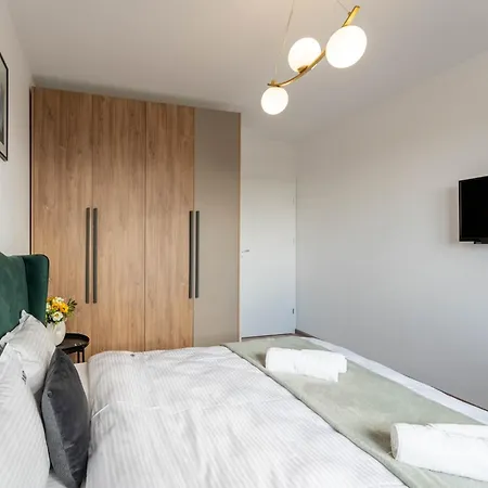 Mohost Noblesse - Chic Urban Retreat Apartment Brasov