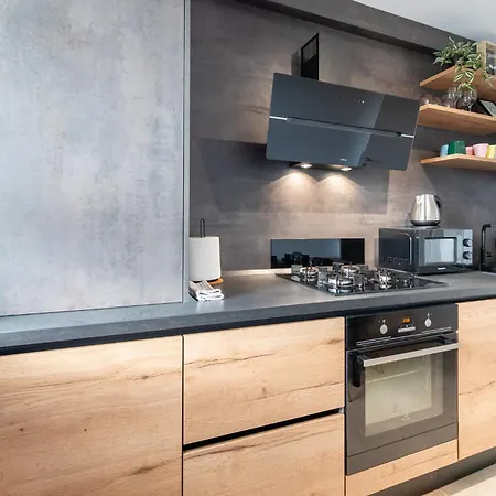 Mohost Noblesse - Chic Urban Retreat דירה *