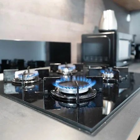 Mohost Noblesse - Chic Urban Retreat *