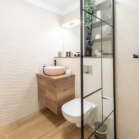 Mohost Noblesse - Chic Urban Retreat בראשוב