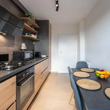 Mohost Noblesse - Chic Urban Retreat Apartment *